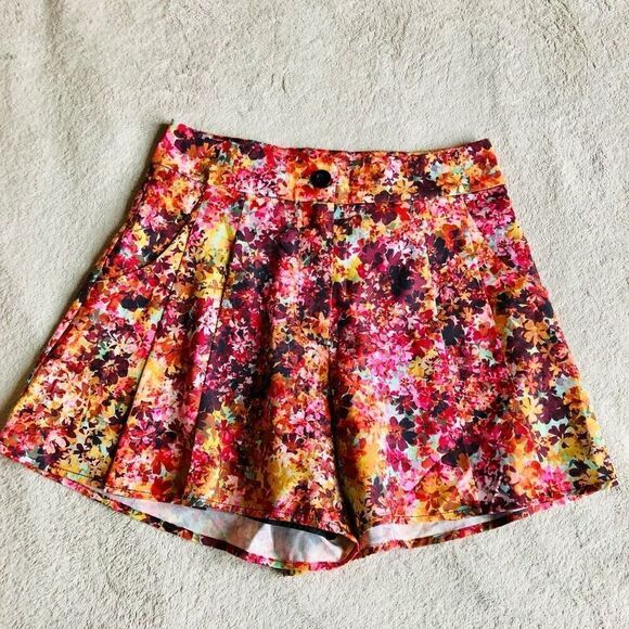 NWOT Bebe Floral High Waisted Easy Shorts - Picture 4 of 13